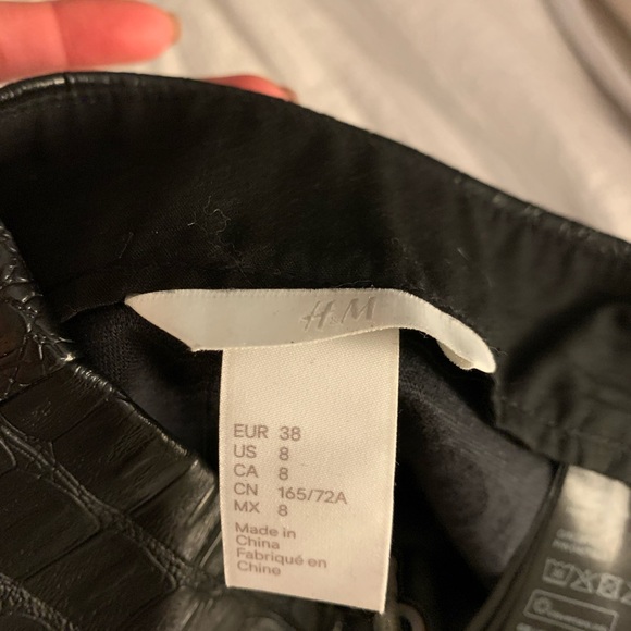 H&M Snakeskin Mini Skirt - Picture 3 of 3